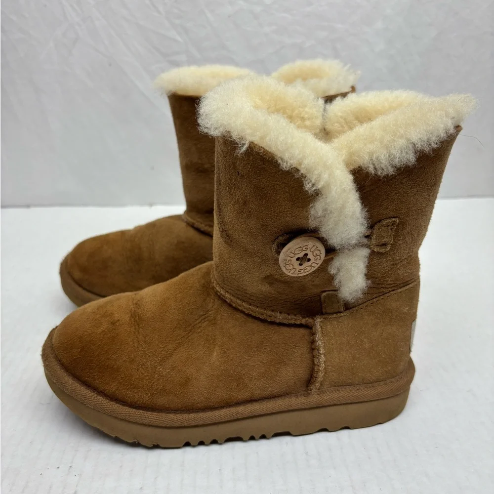 Ugg Bailey Button,Chestnut Suede Shearling Lined Boot, 13 for little girl box 23